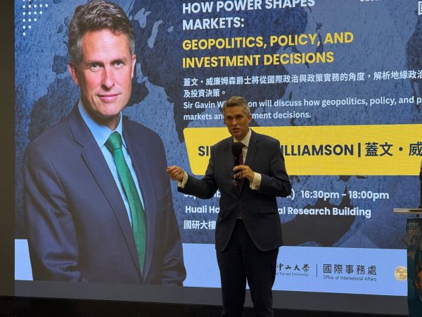 臺海有事牽動全球金融與半導體　英前國防大臣威廉森至中山大學談和平1